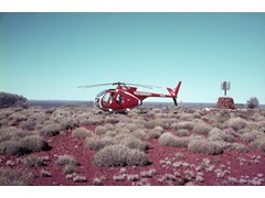 1970 TG479 Ground marking, WA VH-SFS at cairn north of Carnegie into the Gibson Desert.