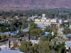 1969 : The Hotel Alice Springs from Anzac Hill.