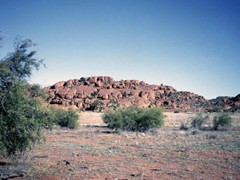 1970 : Tower Rock, NT, approaching NTS 073 north of Plenty River.