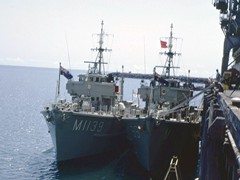 1968 : Navy Minesweepers at Mackay wharf (L-R) HMAS Hawk (M1139) and HMAS Gull (M1185).