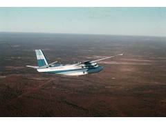 1972 : Aerodist line measuring contract aircraft VH-EXZ from laser profiling contract aircraft VH-EXP near Wiluna, WA.