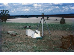 1973 : Oaklands NSW, training with Lucas lamp setup over mark for observing.