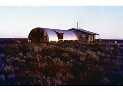 1974 : Along the Voakes Hill to Neale Junction geodetic traverse; hut at Emu.