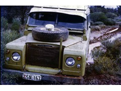 1974 : Along the Voakes Hill to Neale Junction geodetic traverse; Land Rover ZSN 167 after the rain.