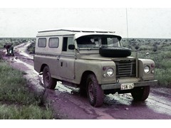 1974 : Along the Voakes Hill to Neale Junction geodetic traverse; Land Rover ZSN 167 and Bill Stuchbery after the rain.