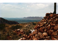 1975 : Around Surveyors General Corner, Giles and Uluru; Natmap trig.