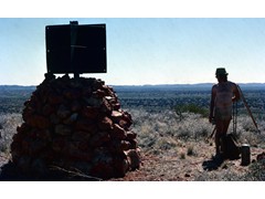 1975 : Around Surveyors General Corner, Giles and Uluru; observing at cairn, John Murdoch.