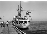 1980 : February at Fremantle loading VH-TIY on to MV Cape Pillar.